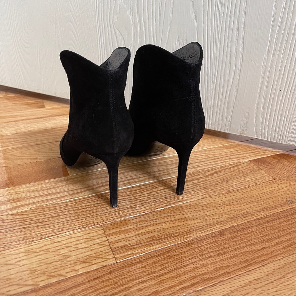 Saint Laurent Paris
Saint Laurent Black Suede Pointed Toe Ankle Booties Size 7.5 - Picture 7 of 8